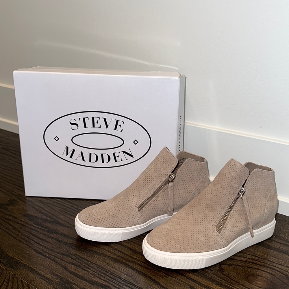 STEVE MADDEN Caliber Taupe Suede Wedge Sneaker SIZE: 7.5